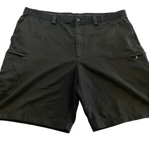 Mens IZOD XFG Black Lightweight Golf Shorts size 42 x 10 zip pockets